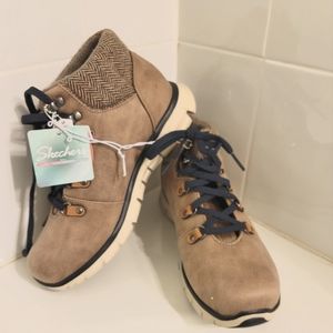 NWT skechers ankle boots